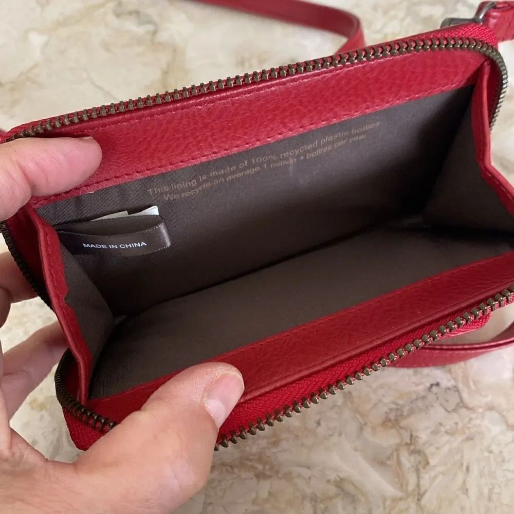 Matt & Nat Odelay Dwell Crossbody Bag Red Vegan Cruelty-Free Leather - Picture 15 of 16